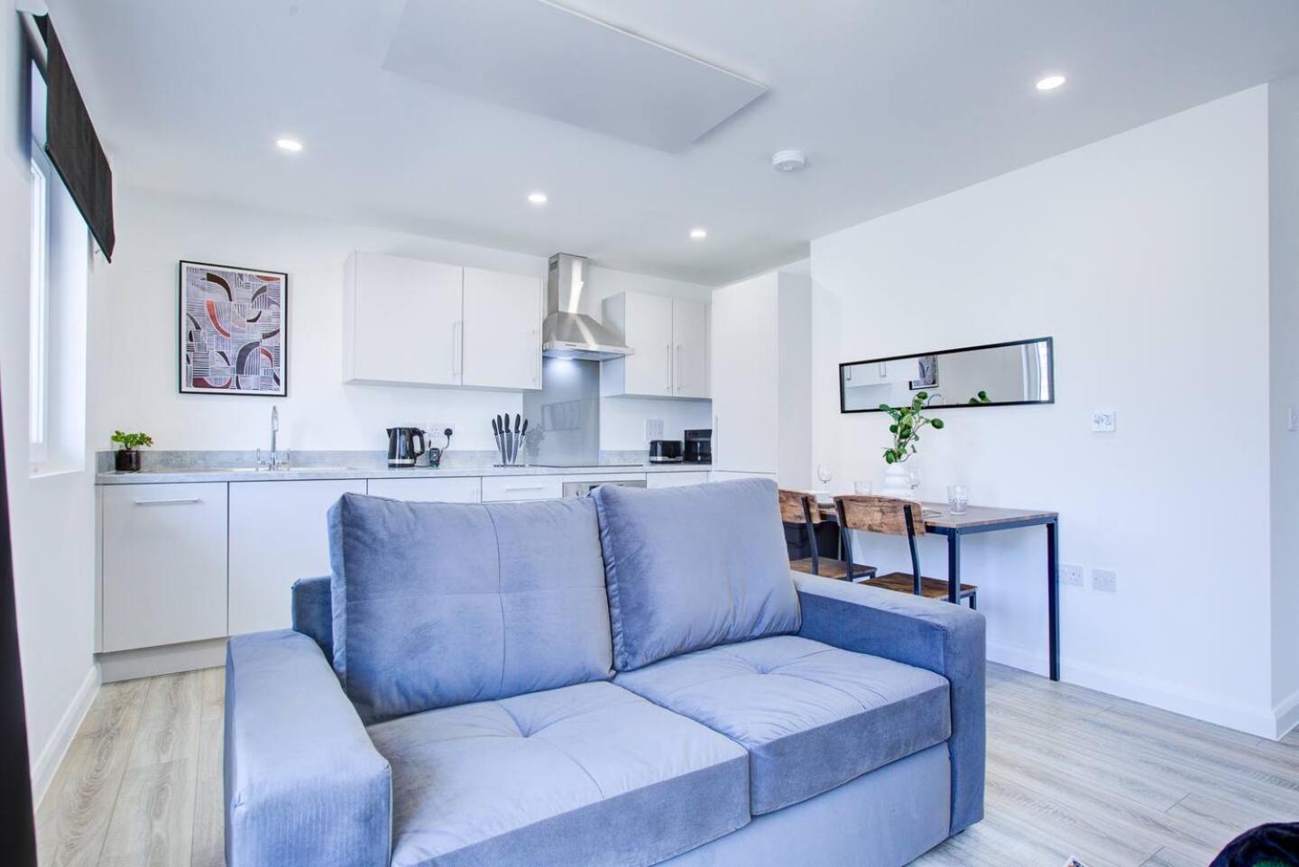 애슈퍼드 2Bed 2Bath In - Next To Station For 6 Free Parking 아파트 외부 사진