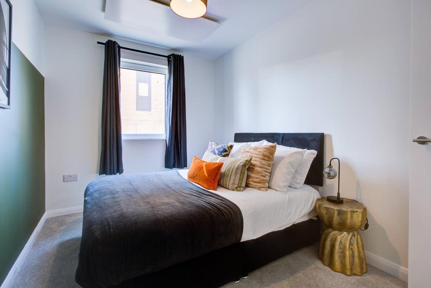 애슈퍼드 2Bed 2Bath In - Next To Station For 6 Free Parking 아파트 외부 사진
